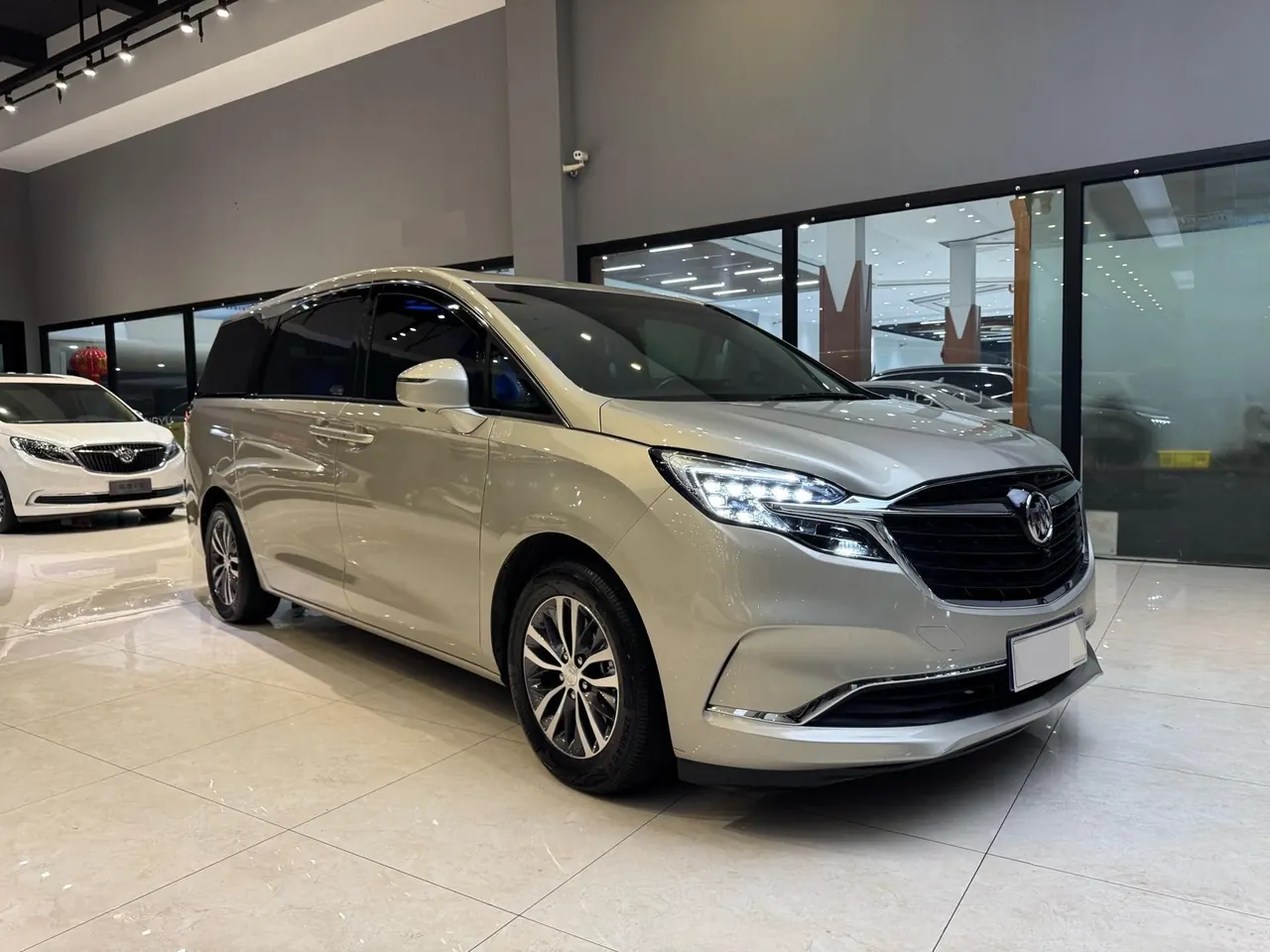 Buick 2021 GL8 ES Lu Zun 2.0T 653T Comfortable Automatic Gear 2