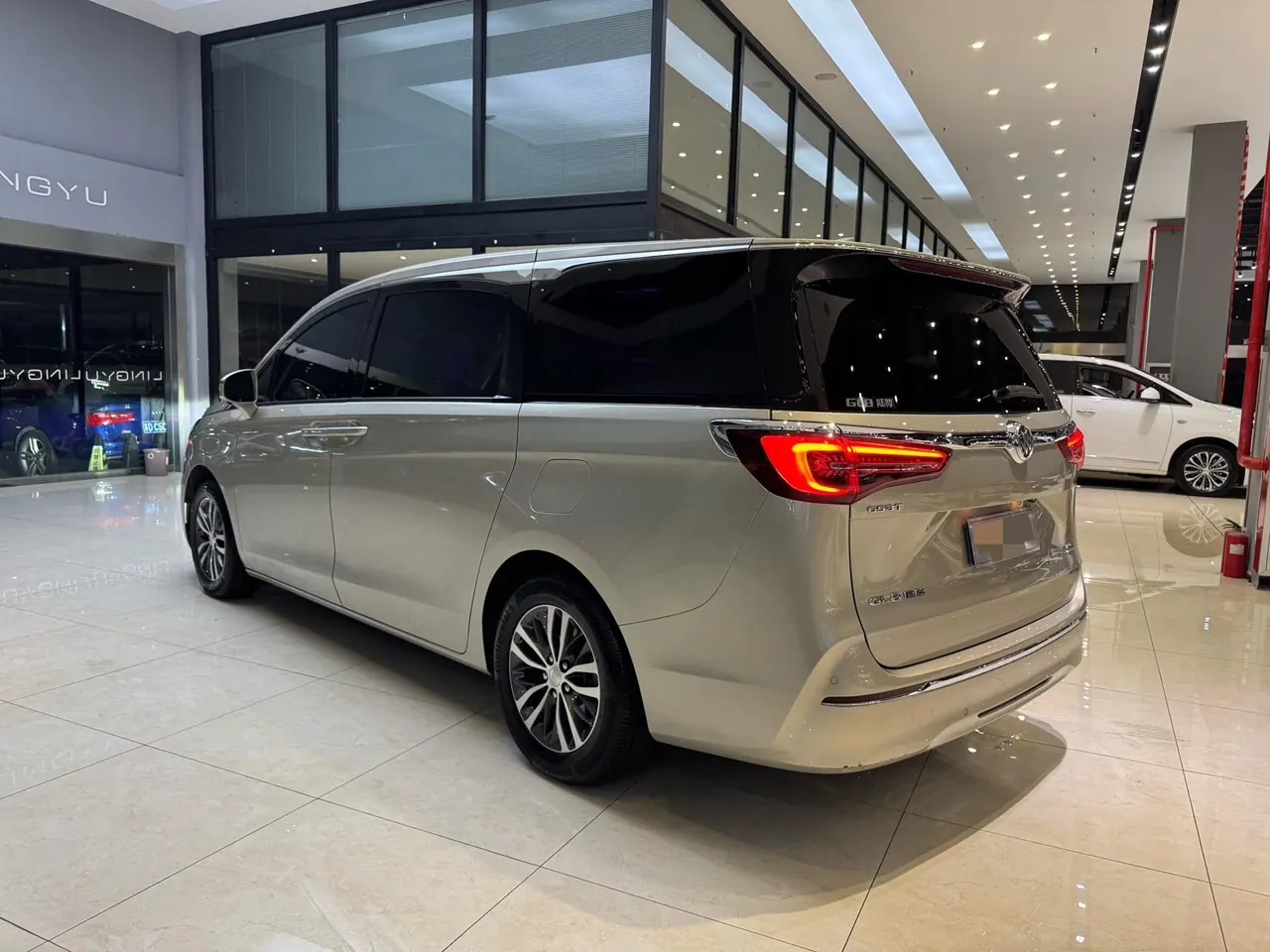 Buick 2021 GL8 ES Lu Zun 2.0T 653T Comfortable Automatic Gear 3