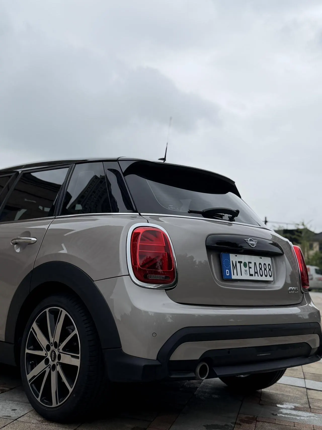 MINI Mini 5-Door (Imported) 2023 Mini Cooper 1.5T Artist Automatic Gear 6