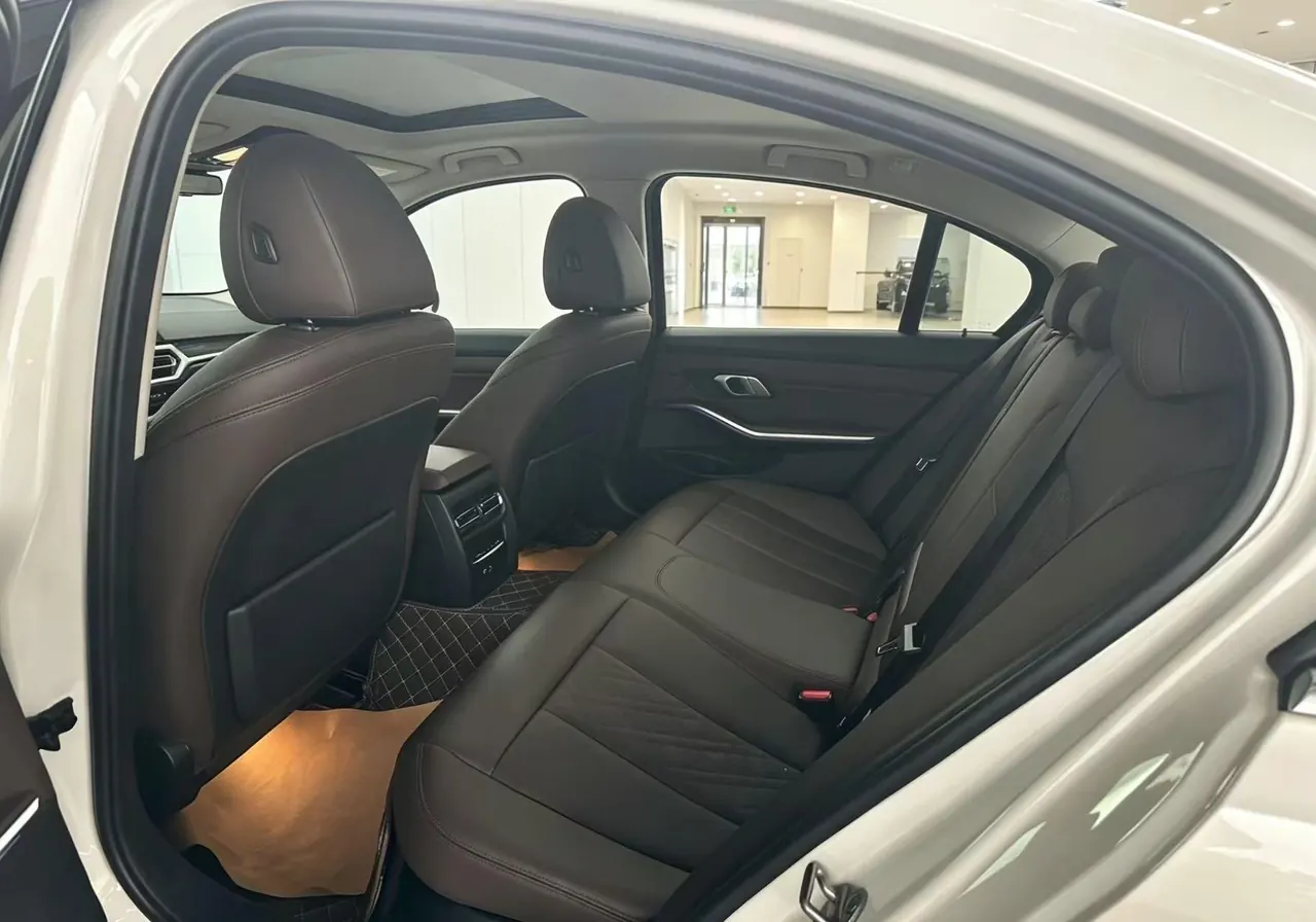 BMW 3 Series 2022 325i 2.0T M Sports Suit Automatic Gear 5