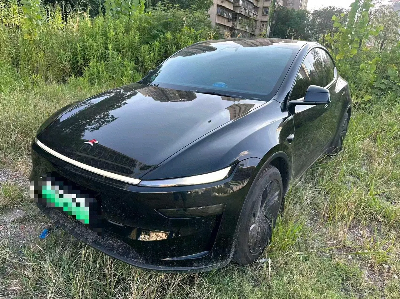 打开图片灯箱:Tesla 2026 Model Y long endurance all-wheel drive version automatic transmission