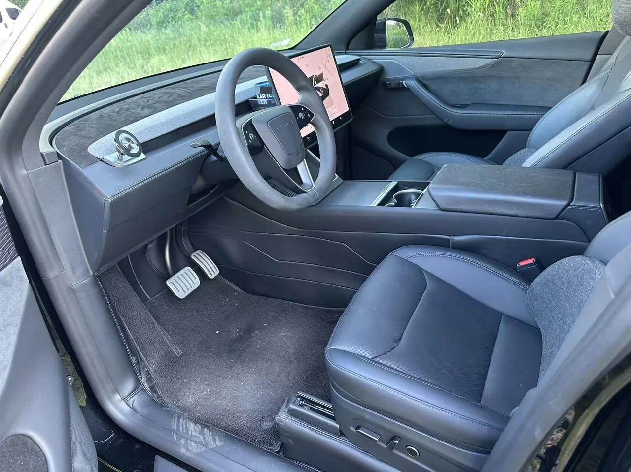 Tesla 2026 Model Y long endurance all-wheel drive version automatic transmission 3