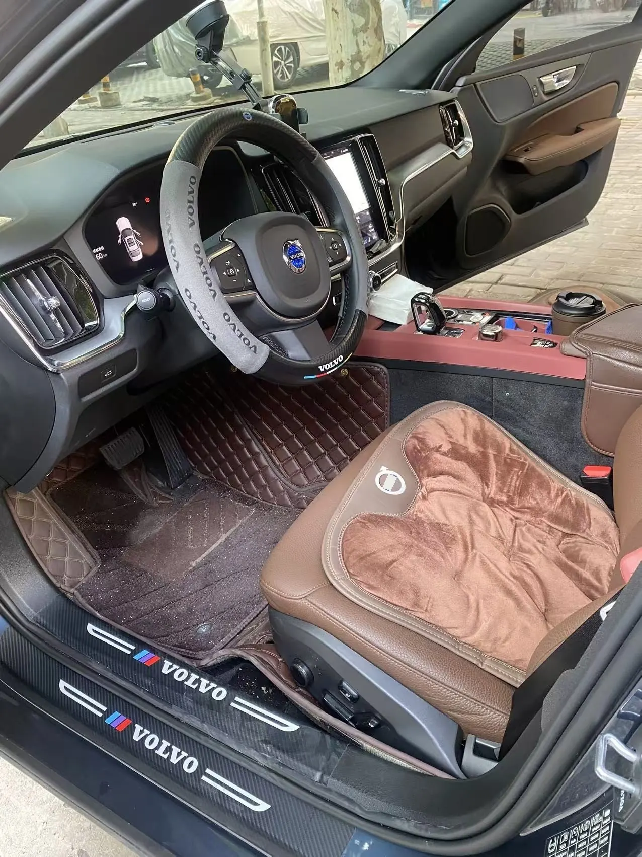 Volvo 2026 S60 48V 2.0T B4 Zhiyi Deluxe Edition Automatic Gear 3