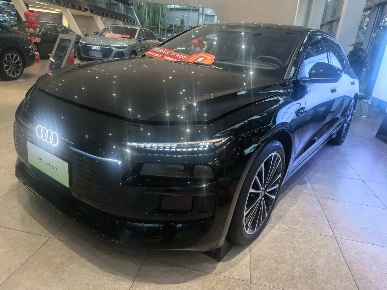 打开图片灯箱:Audi 2026 A6L e-tron Starts Gan Kun Smart Driving Edition Automatic Gear