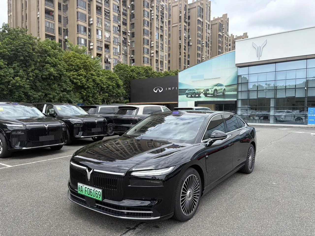 Open image lightbox: Voyah 2026 models chasing light l four-wheel drive Ultra automatic gear