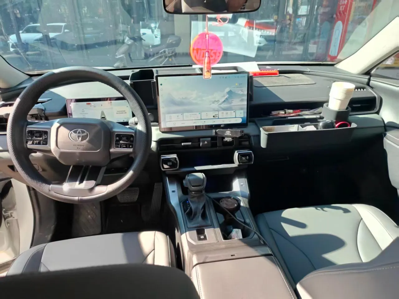 Toyota 2026 RAV4 Rongfang Double Engine 2.0 Stepless Two-Drive Elite Automatic Gear 4