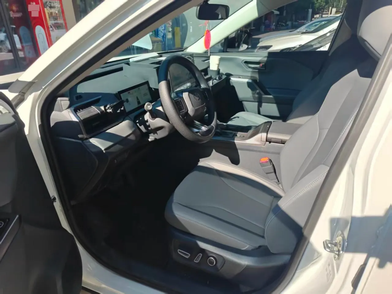Toyota 2026 RAV4 Rongfang Double Engine 2.0 Stepless Two-Drive Elite Automatic Gear 5