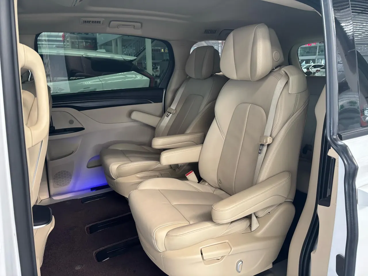 Buick 2023 GL8 ES Lu Zun 48V 2.0T 653T Exclusive Automatic Gear 5