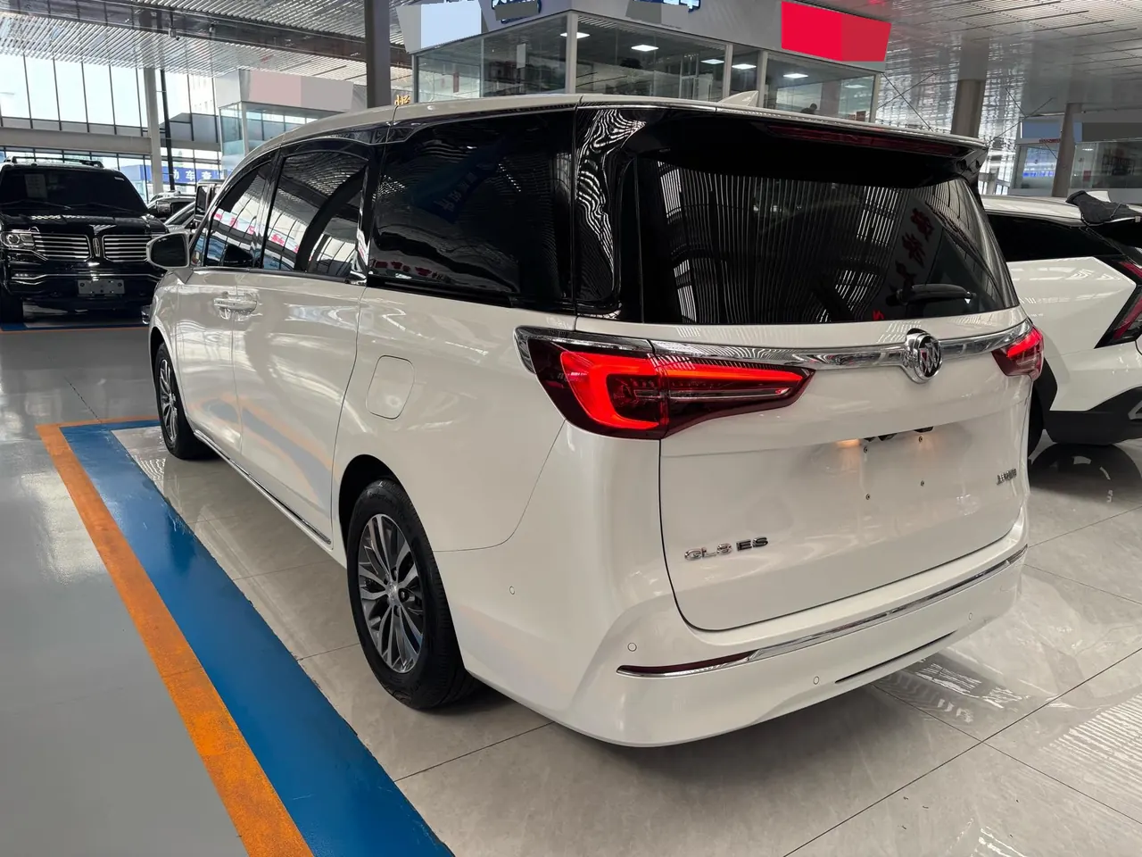 Buick 2023 GL8 ES Lu Zun 48V 2.0T 653T Exclusive Automatic Gear 8