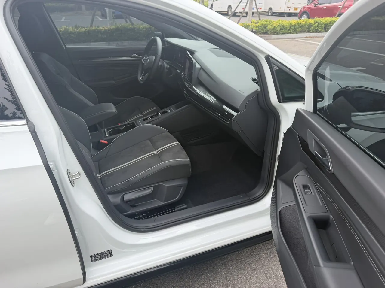Volkswagen 2023 Golf 8 R-Line 1.4TSI 280TSI Lite Automatic 10