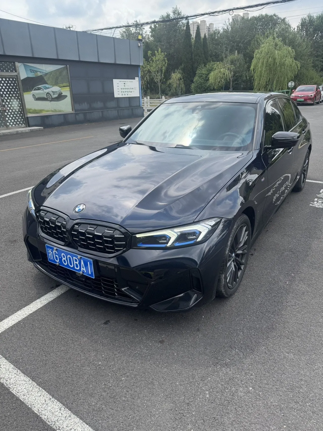 打开图片灯箱:BMW 3 Series 2024 330Li 2.0T M Sports Obsidian Night Suit Automatic Gear