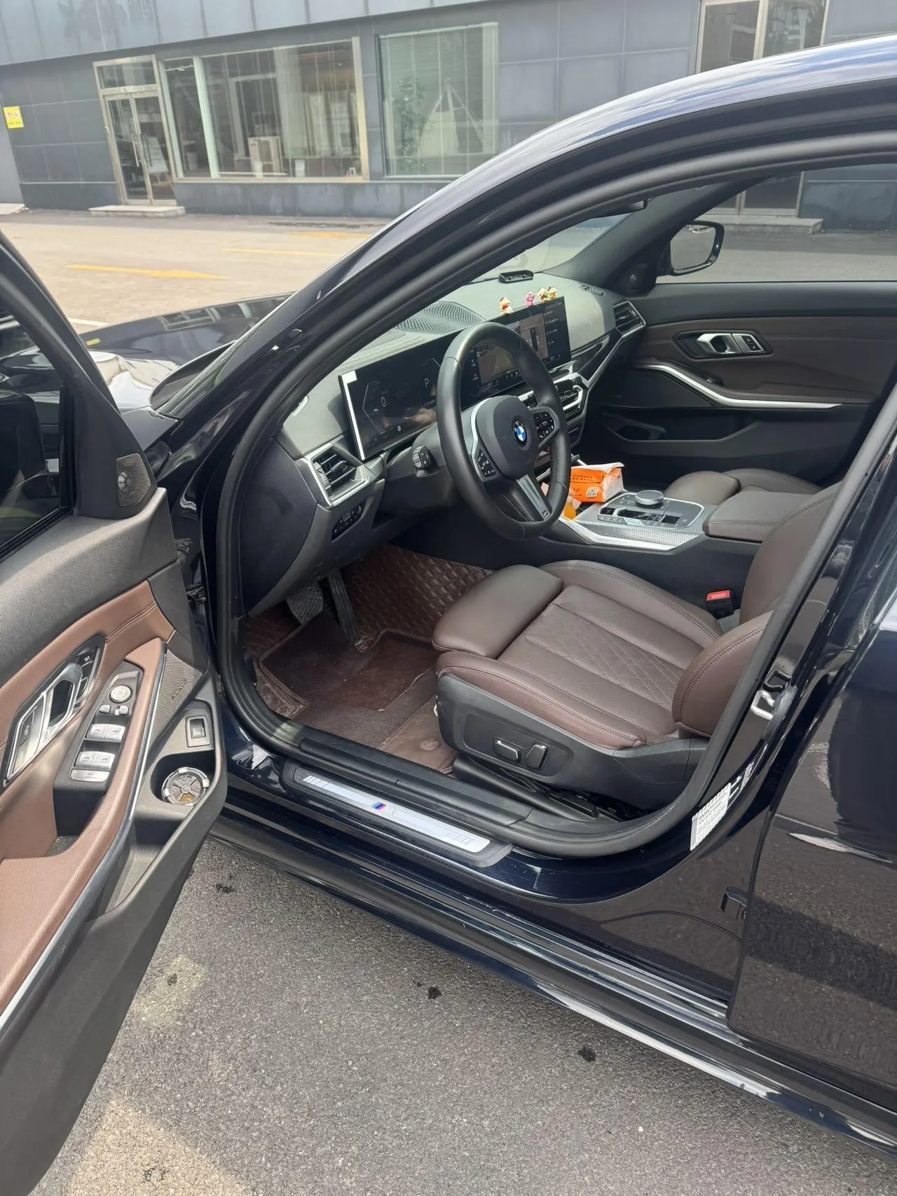 BMW 3 Series 2024 330Li 2.0T M Sports Obsidian Night Suit Automatic Gear 5