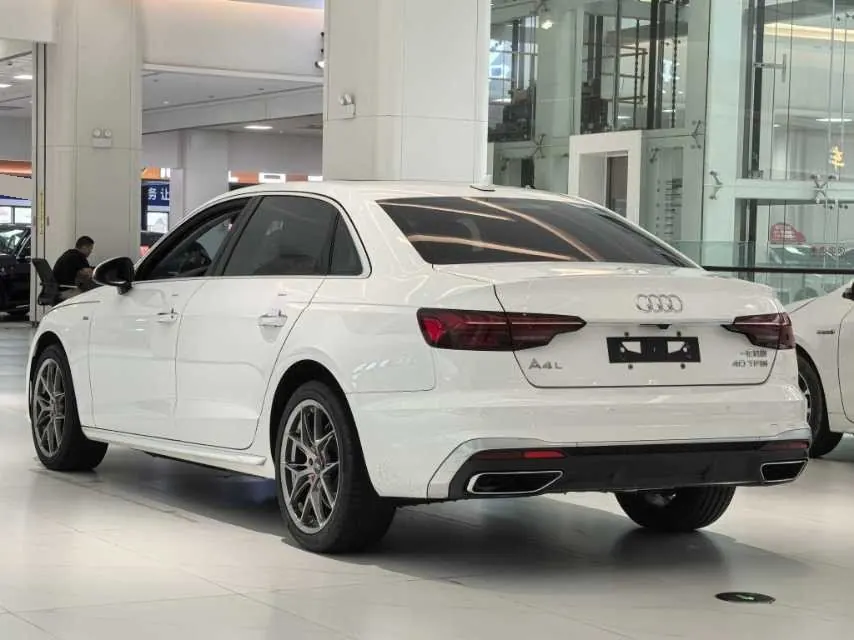 Audi 2022 A4L 2.0TFSI 40TFSI Fashion Dynamic Automatic 7