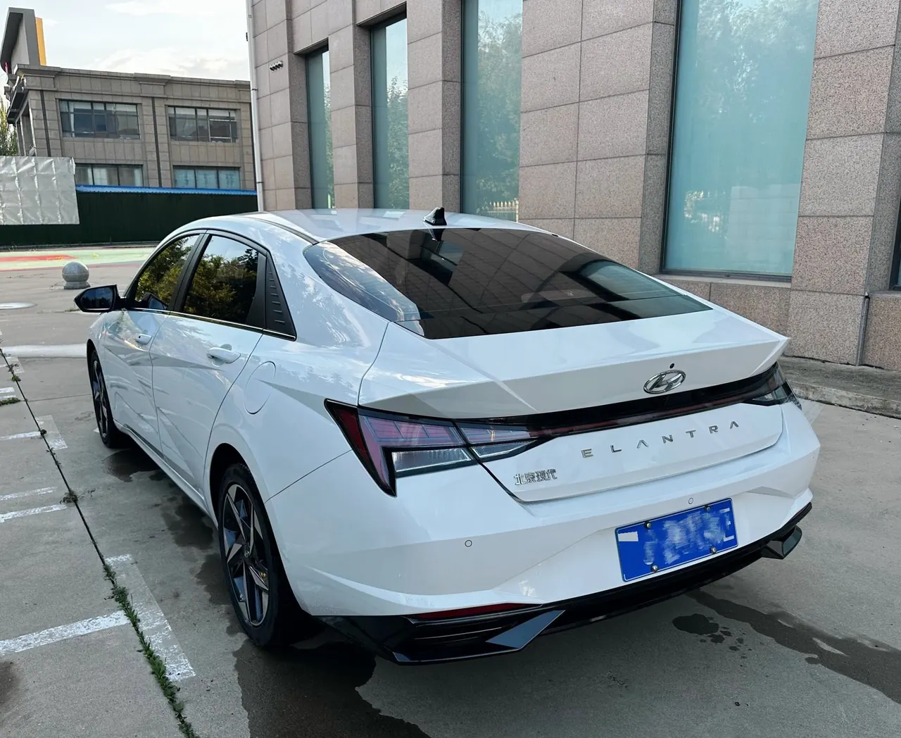 Hyundai 2022 Elantra -3-compartment 1.5 stepless LUX premium automatic gear 13