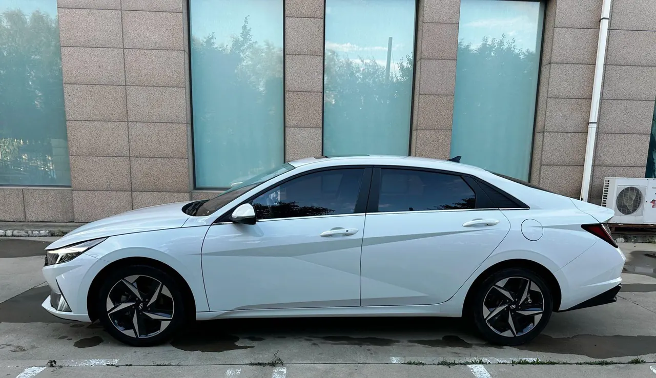 Hyundai 2022 Elantra -3-compartment 1.5 stepless LUX premium automatic gear 3