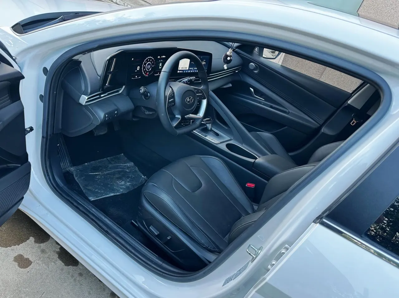 Hyundai 2022 Elantra -3-compartment 1.5 stepless LUX premium automatic gear 4