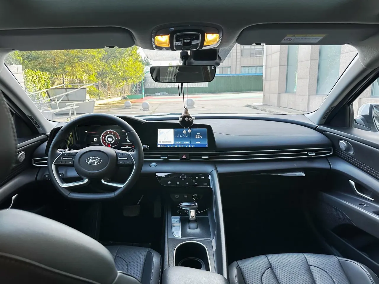 Hyundai 2022 Elantra -3-compartment 1.5 stepless LUX premium automatic gear 6