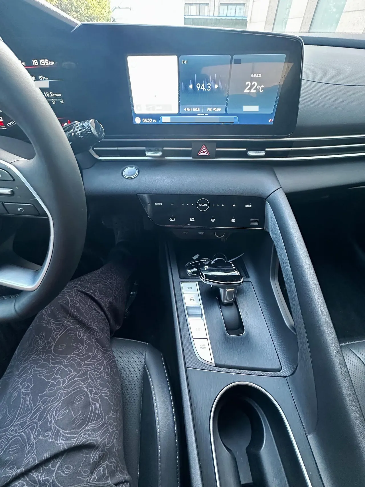Hyundai 2022 Elantra -3-compartment 1.5 stepless LUX premium automatic gear 9