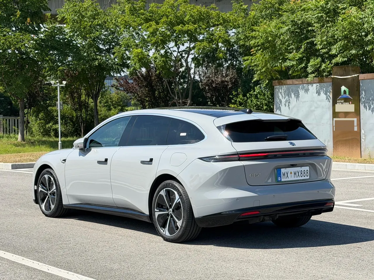 NIO 2025 ET5T 75kWh Touring automatic 8