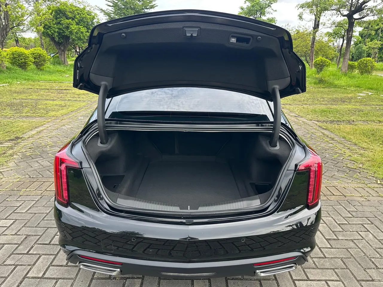 Cadillac 2025 CT5 2.0T 28T City Sports Edition Automatic Gear 13