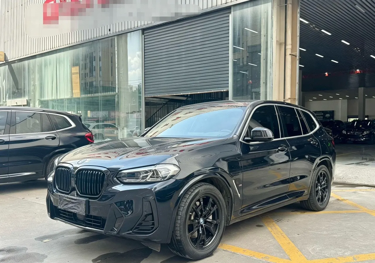 Open image lightbox: BMW 2024 iX3 leading automatic