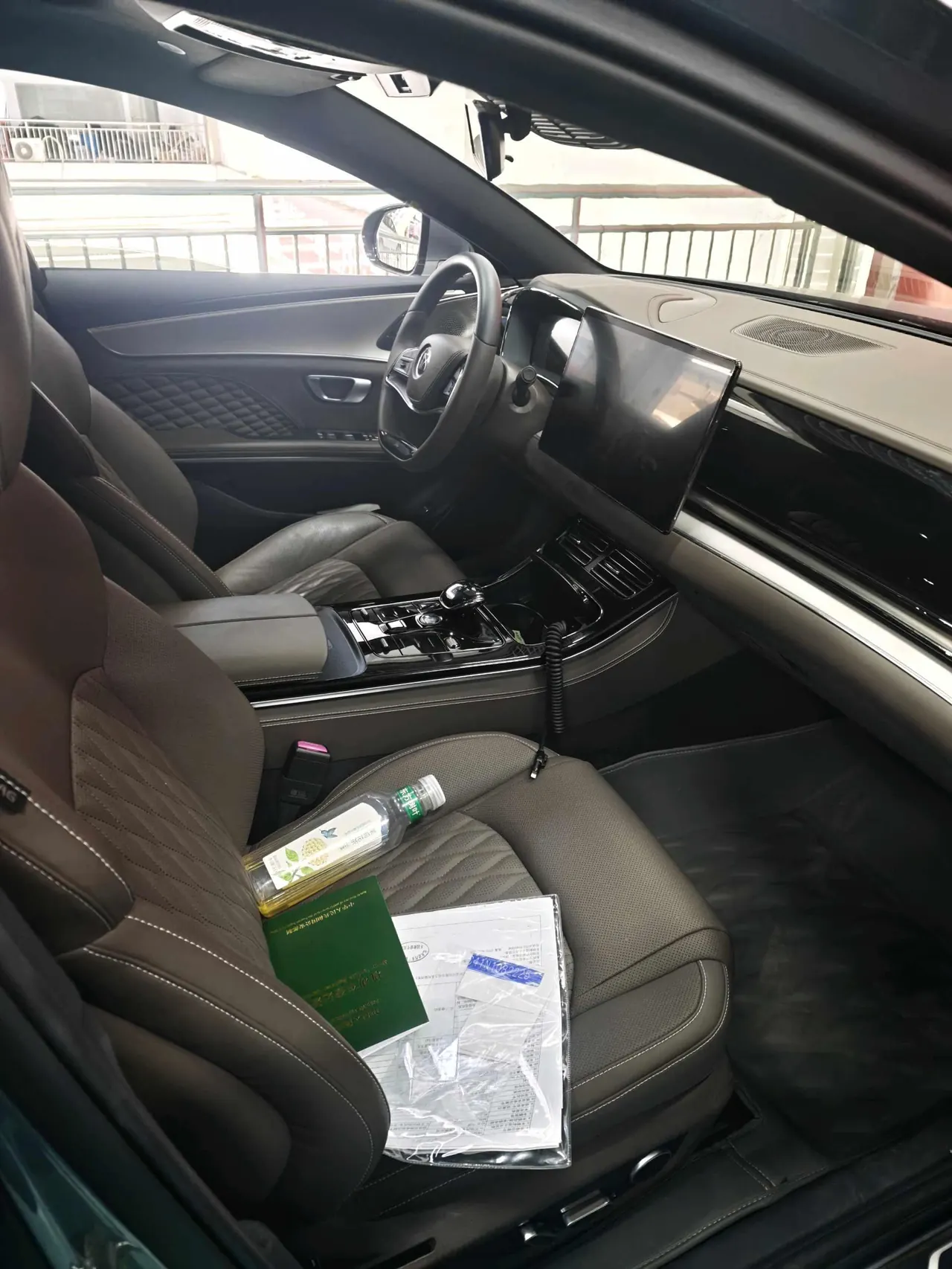 BYD 2022 Han DM-i 1.5T stepless 121KM honorable automatic gear 2