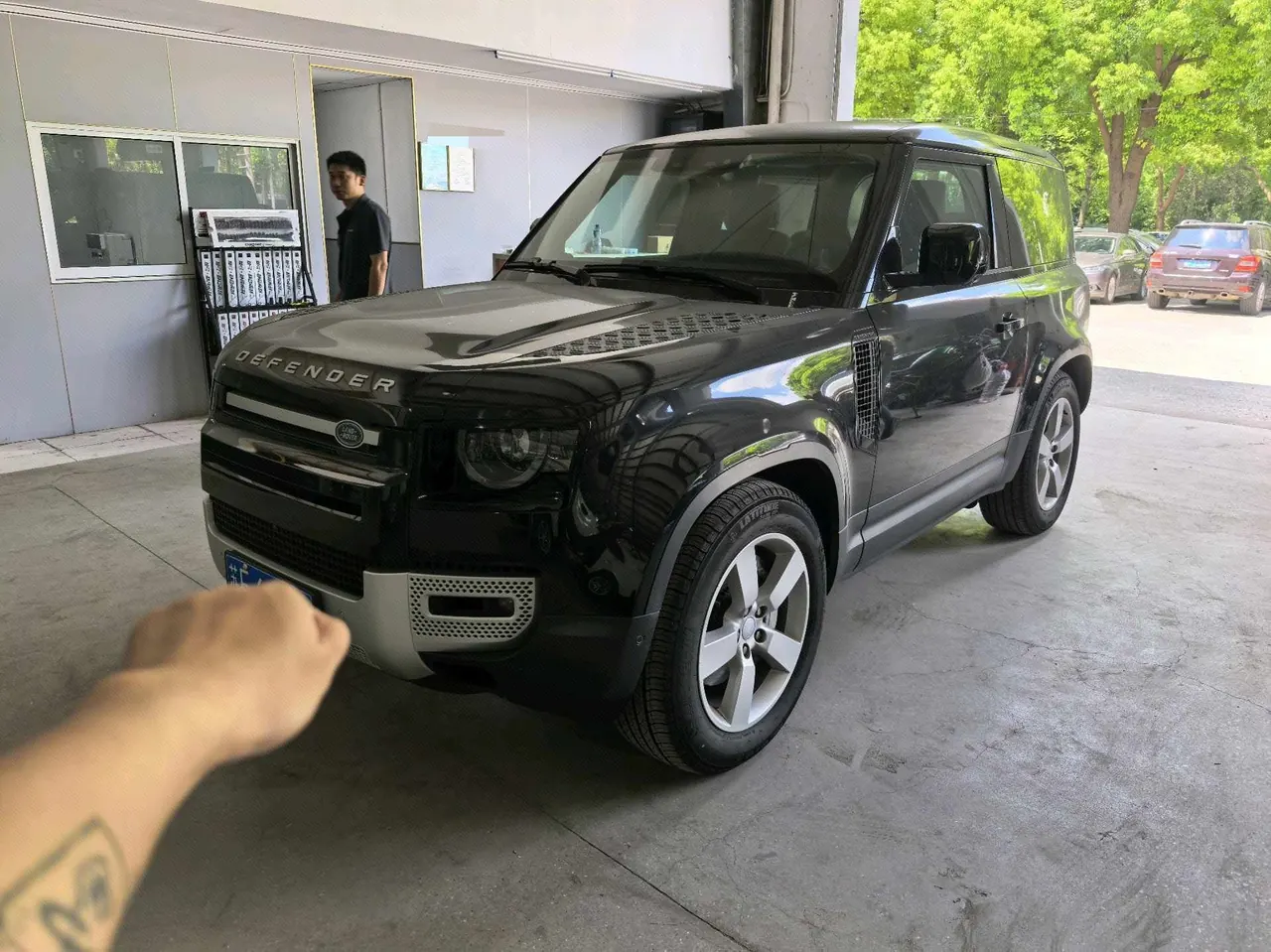 打开图片灯箱:Land Rover Guard (Imported) 2024 Guard 90 48V 3.0T P400 HSE Automatic Gear
