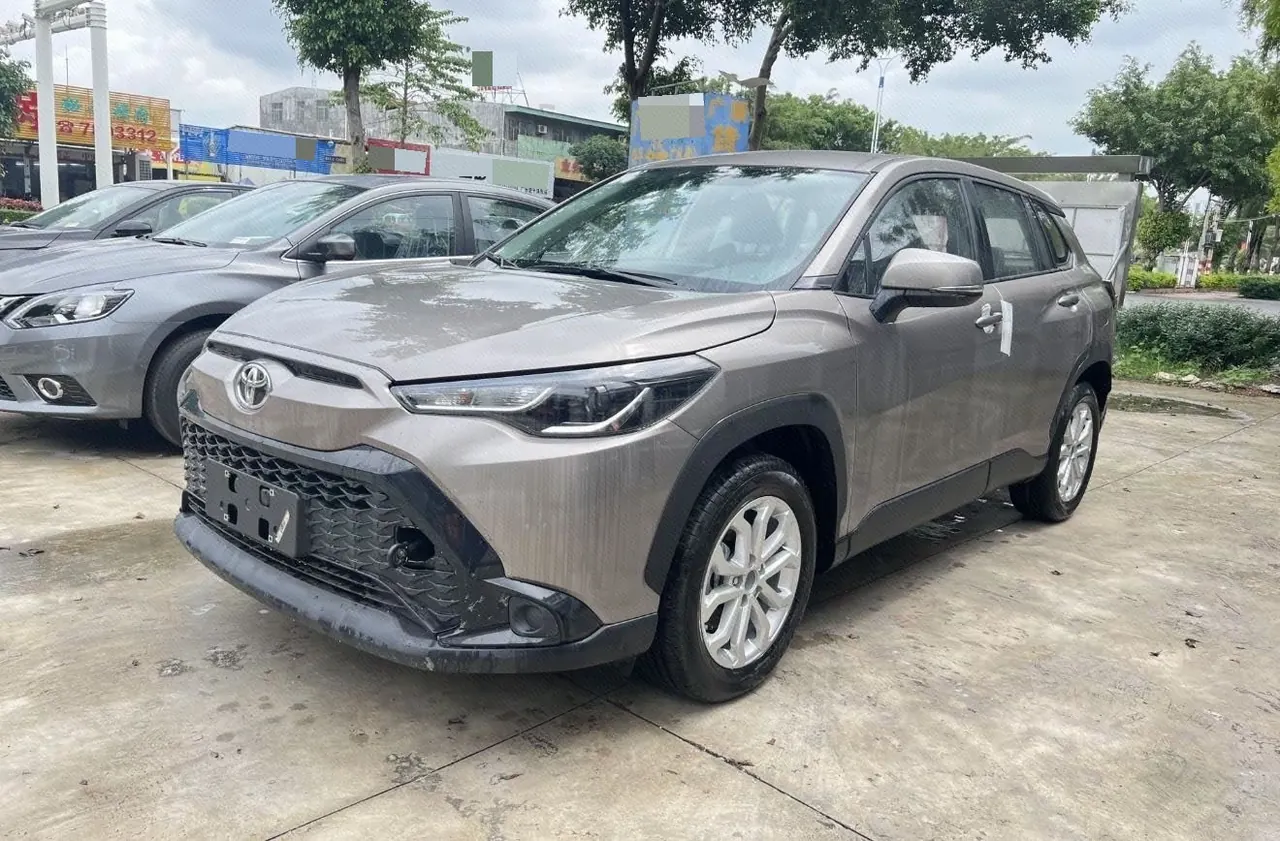 Open image lightbox: Toyota 2023 Front Landa 2.0 Stepless Elite Edition Automatic Gear