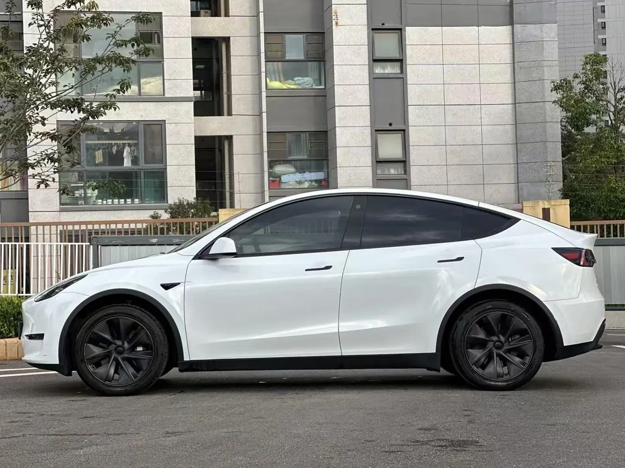 Tesla 2023 Model Y long endurance all-wheel drive version automatic transmission 3
