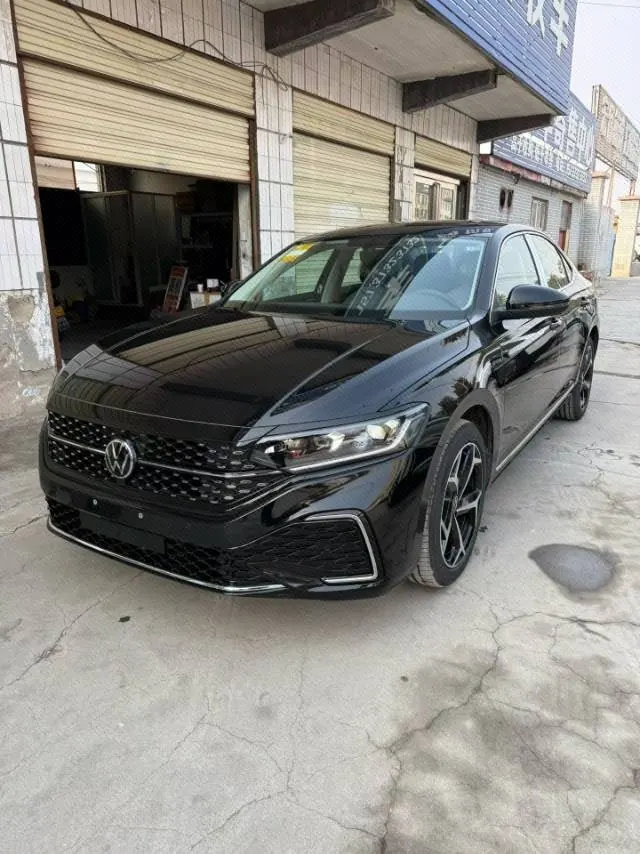 Open image lightbox: Volkswagen 2026 Passat 2.0TSI 380TSI outstanding star dragon version automatic gear