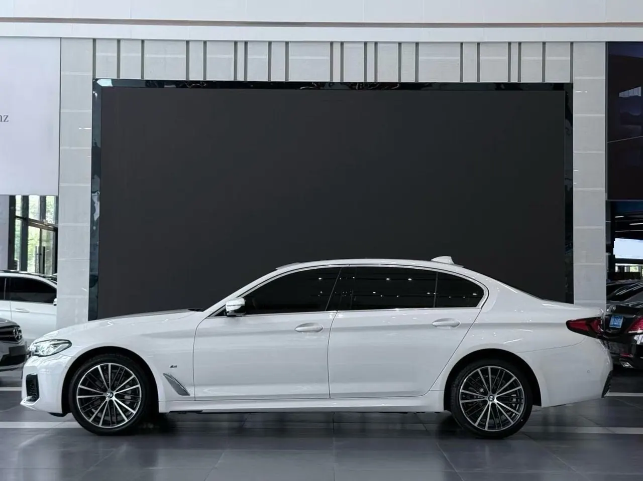BMW 5 Series 2021 530Li 2.0T Leading M Sports Suit Automatic Gear 3