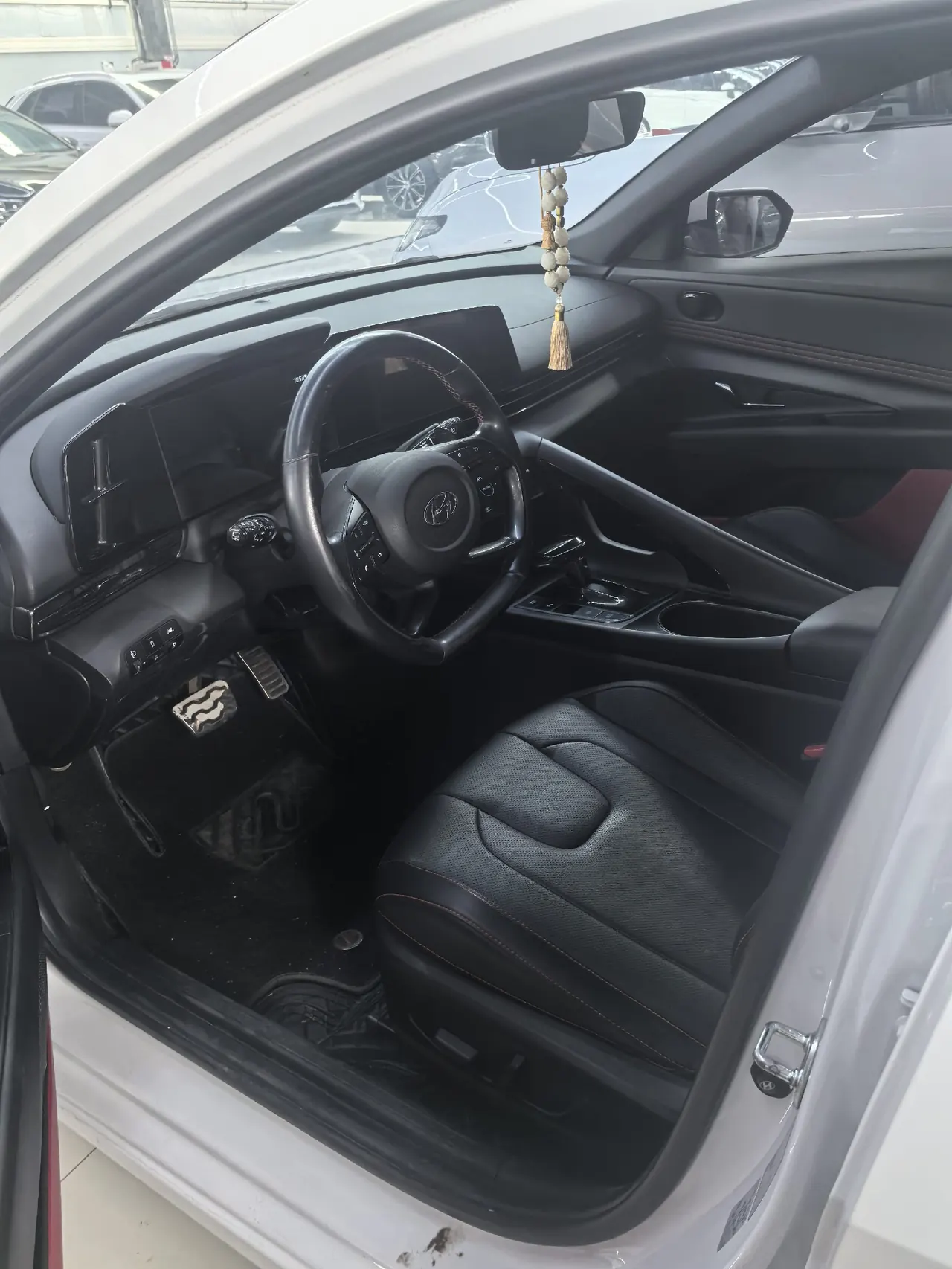 Hyundai 2021 Elantra -3-compartment 1.4TGDi 240TGDi LUX Premium Edition Automatic 2
