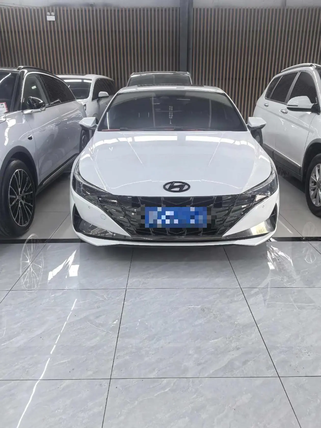 Hyundai 2021 Elantra -3-compartment 1.4TGDi 240TGDi LUX Premium Edition Automatic 4