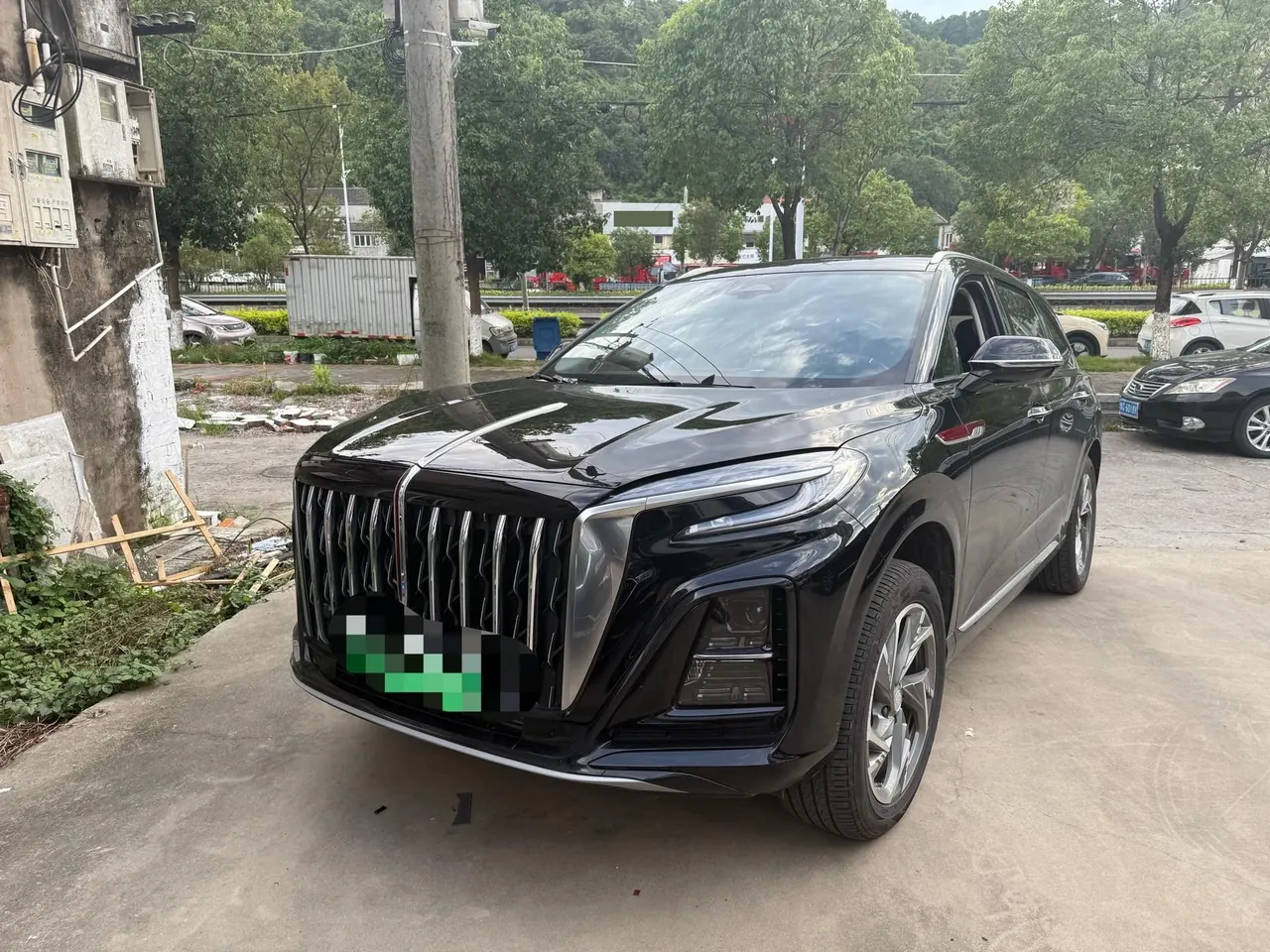 Open image lightbox: HongQi 2024 HS3 PHEV 1.5T 115km Strong Edition Automatic Gear