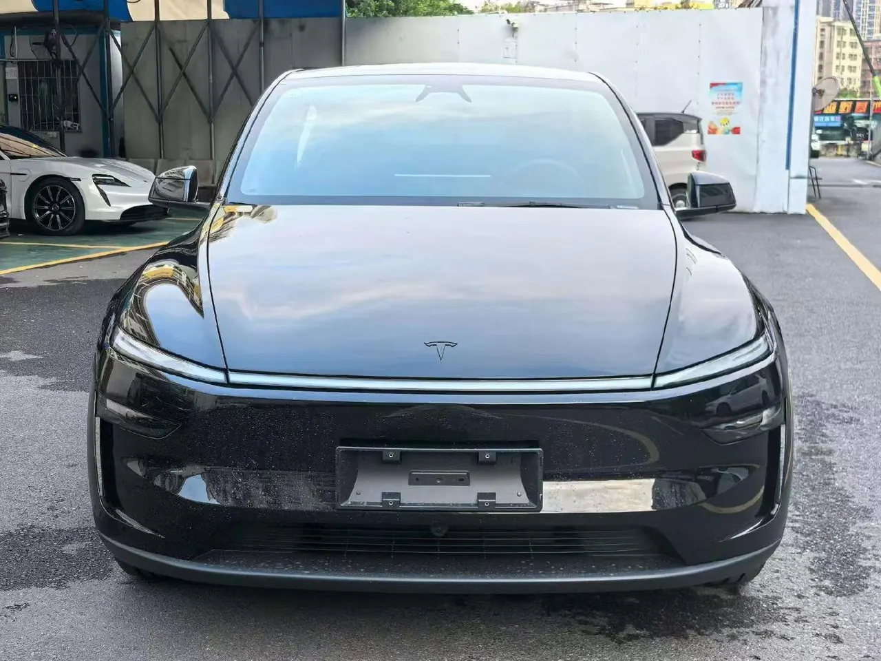 Tesla 2026 Model Y Rear-Wheel-Drive Automatic 2