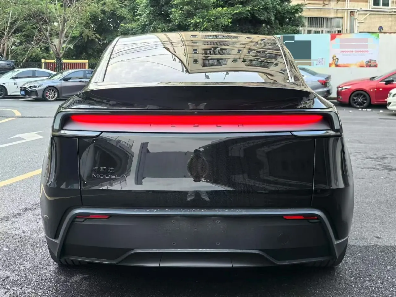 Tesla 2026 Model Y Rear-Wheel-Drive Automatic 8