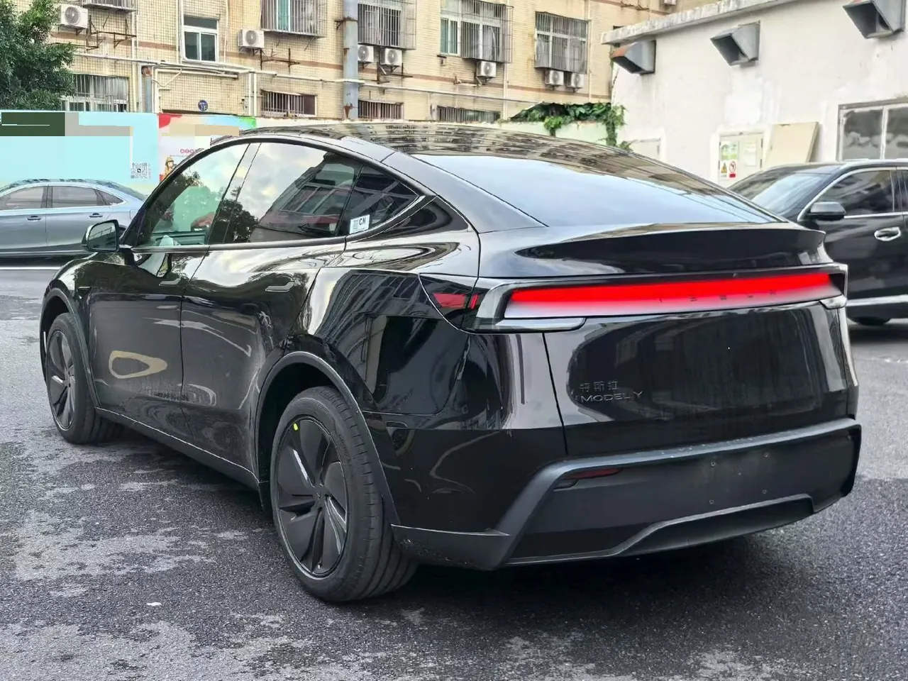 Tesla 2026 Model Y Rear-Wheel-Drive Automatic 9