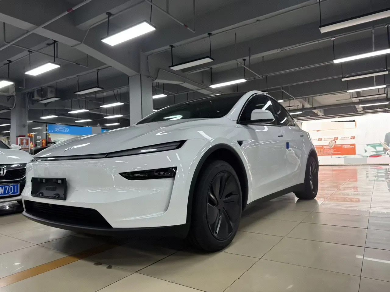 Open image lightbox: Tesla 2026 Model Y Rear-Wheel-Drive Automatic