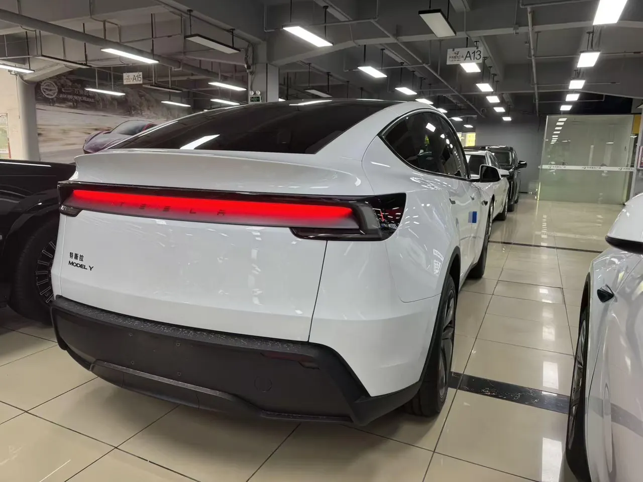 Tesla 2026 Model Y Rear-Wheel-Drive Automatic 3