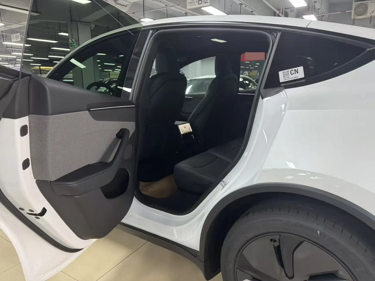 Tesla 2026 Model Y Rear-Wheel-Drive Automatic 6