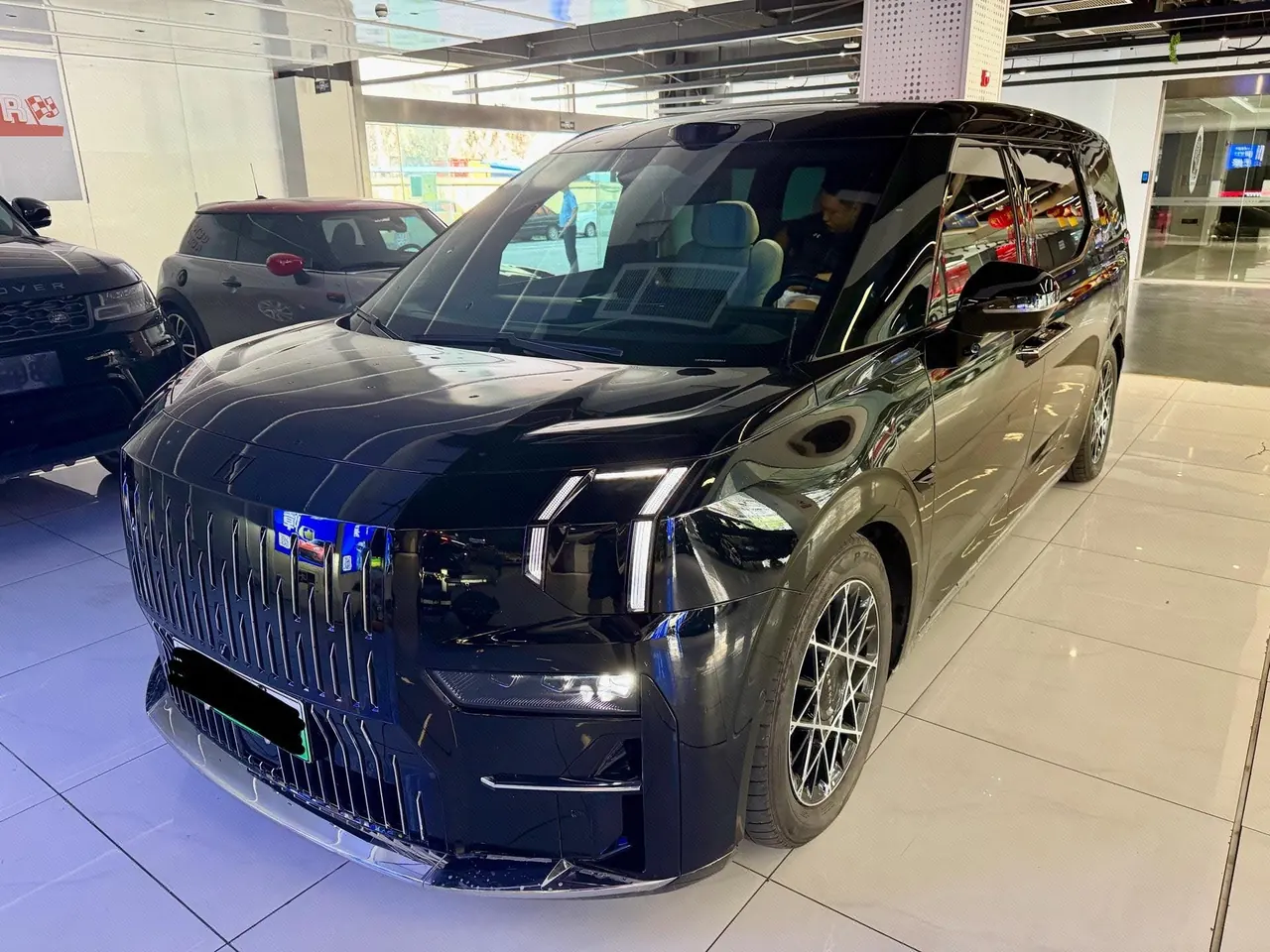 Zeekr 2024 Zeekr 009 six-seat executive version four-wheel drive 108kWh automatic gear - View 1