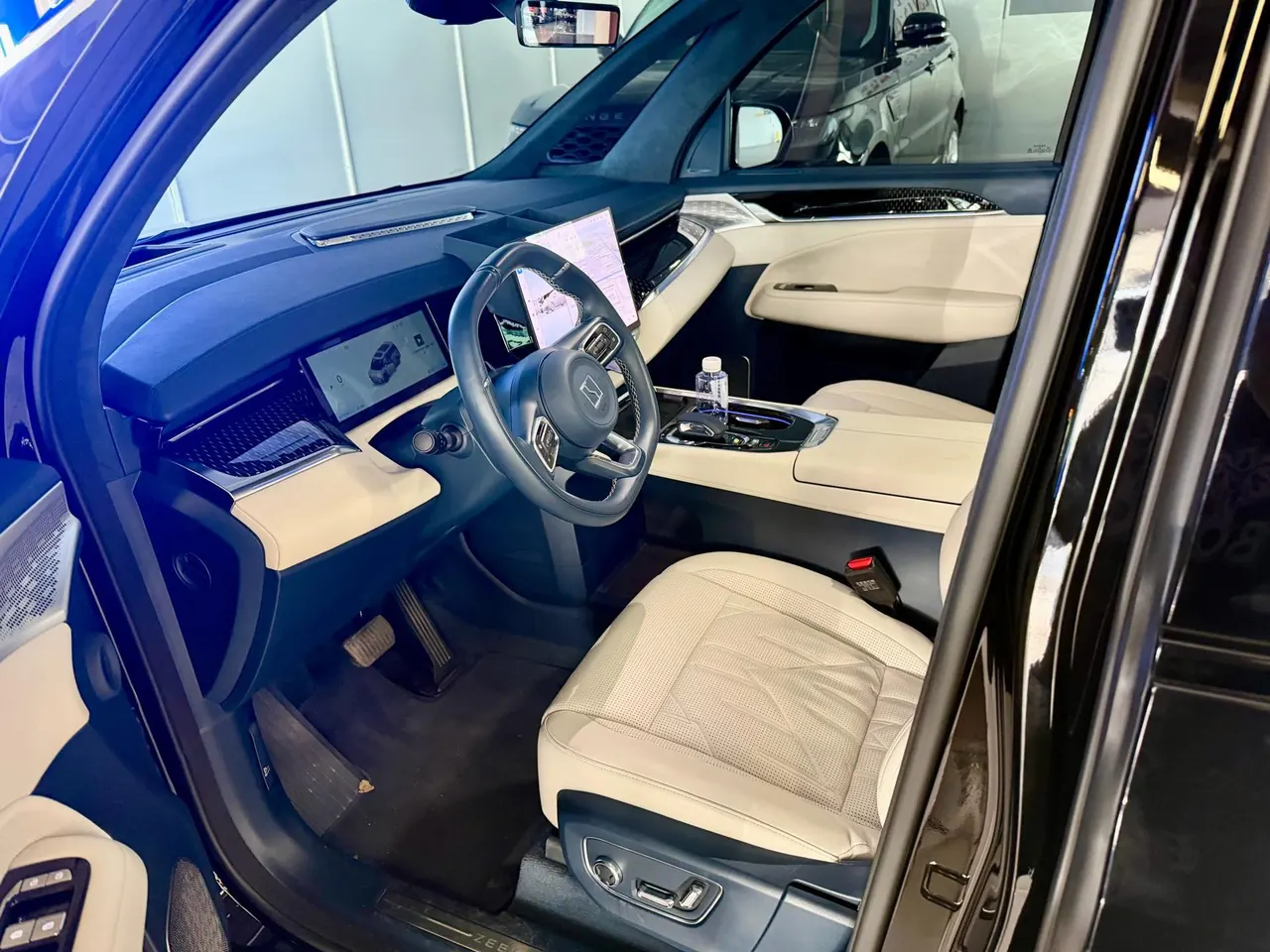 Zeekr 2024 Zeekr 009 six-seat executive version four-wheel drive 108kWh automatic gear 2