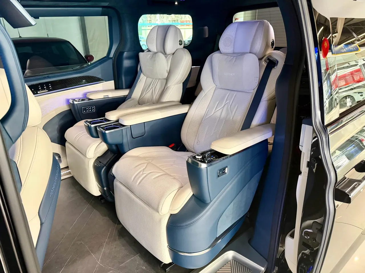 Zeekr 2024 Zeekr 009 six-seat executive version four-wheel drive 108kWh automatic gear 3