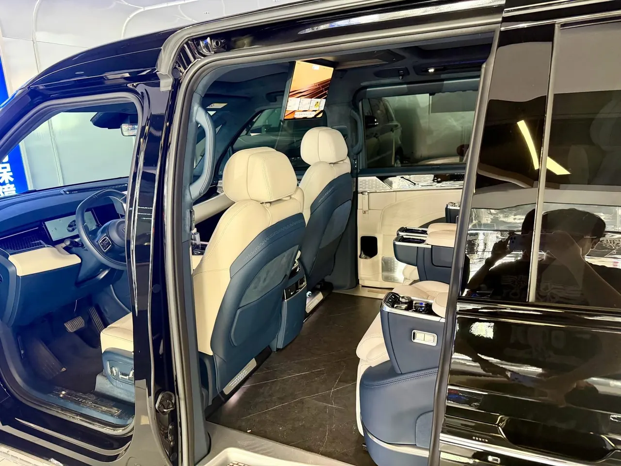 Zeekr 2024 Zeekr 009 six-seat executive version four-wheel drive 108kWh automatic gear 4