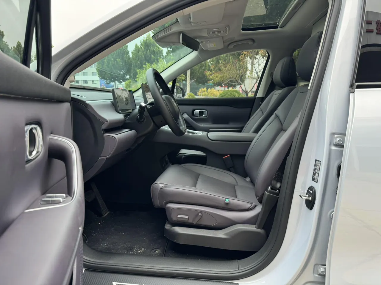 Leapmotor 2026 C 16 630 Laser Radar Edition 6-seat Automatic Gear 5