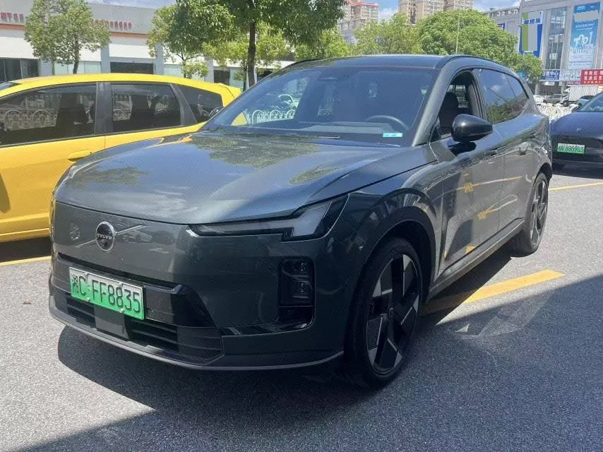 打开图片灯箱:Volvo 2026 XC70 1.5T Four-wheel Drive Ultra Long Endurance Ultra Automatic