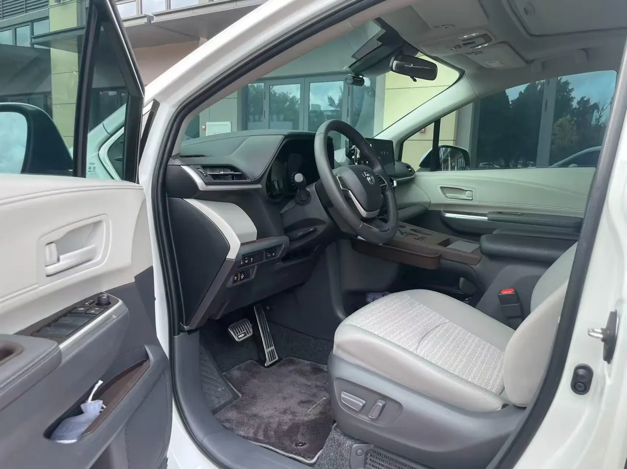 Toyota 2026 Sana 2.5 Stepless Two-Drive Comfort Edition Automatic Transmission 4