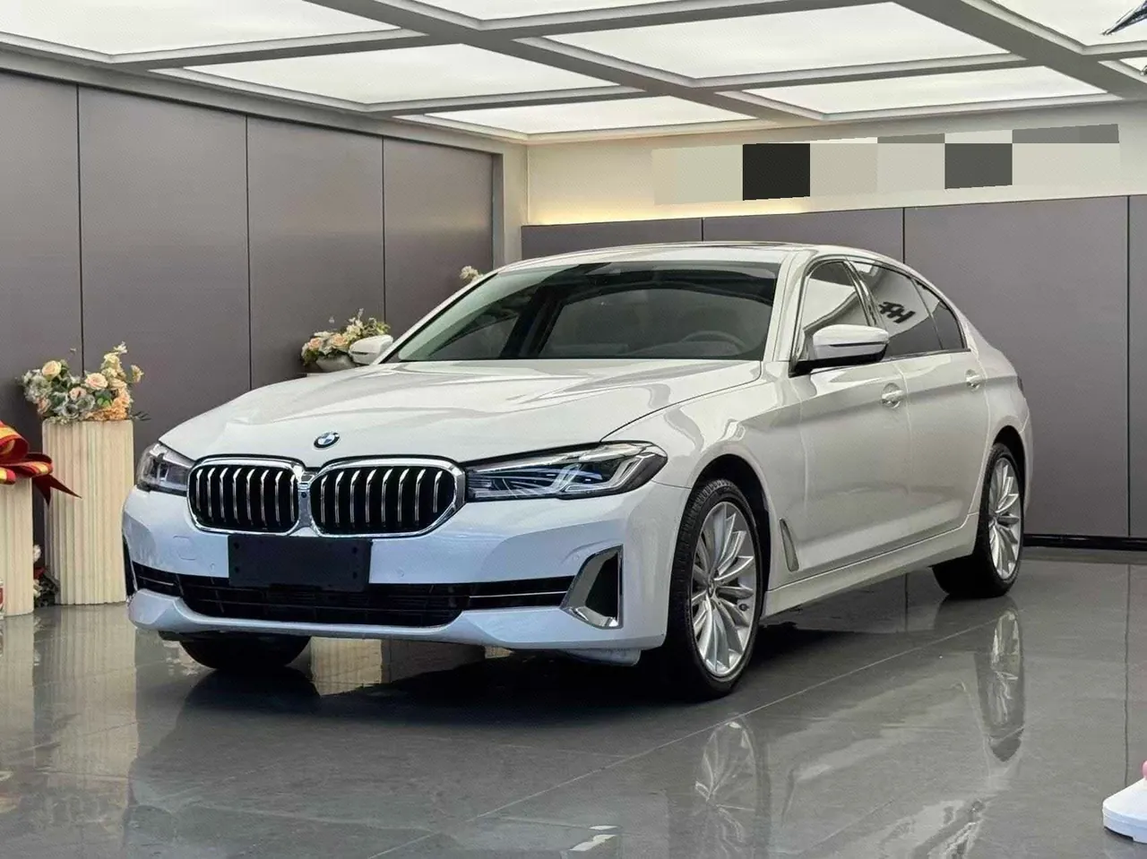 打开图片灯箱:BMW 5 Series 2022 530Li 2.0T Leading M Sports Suit (Change 2) Automatic Gear