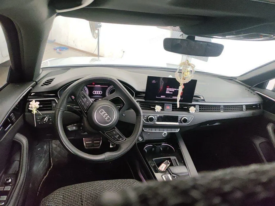 Audi 2024 A4L 2.0TFSI 40TFSI Deluxe Dynamic Automatic 2