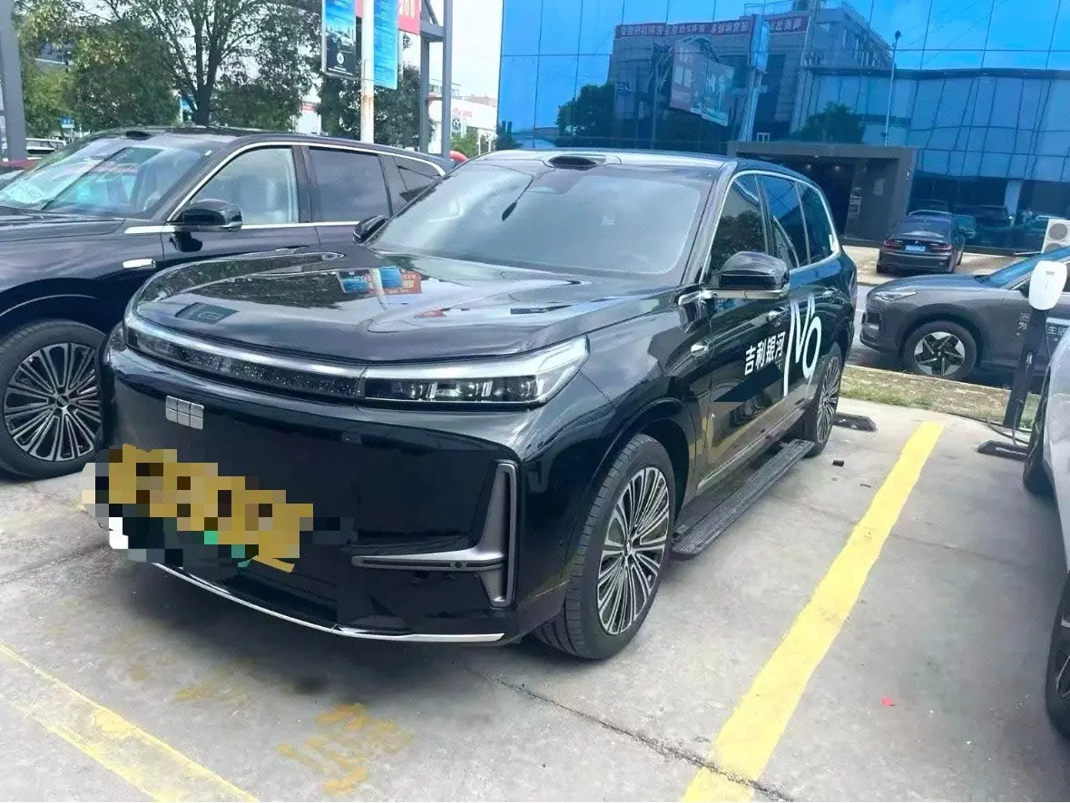 Geely Galaxy 2025 M9 1.5T 210km 4-wheel drive pilot version automatic gear - View 1